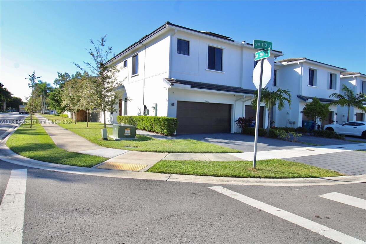 Primary Photo - 23380 SW 110th Ct