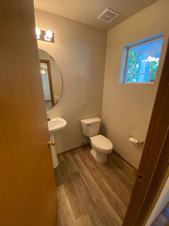 Foto del edificio - DuPont 3 bedroom home