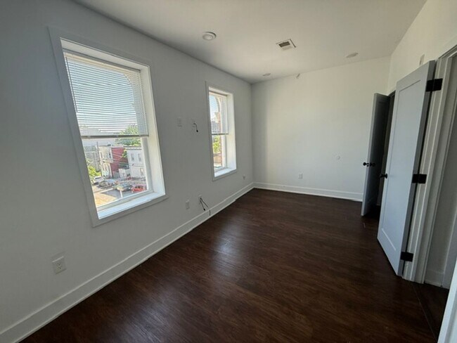 Building Photo - 3213 W Susquehanna Ave