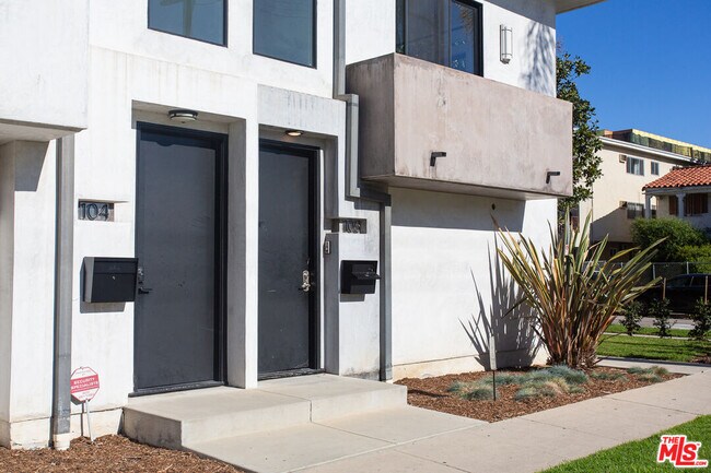 Foto del edificio - 8639 Whitworth Dr