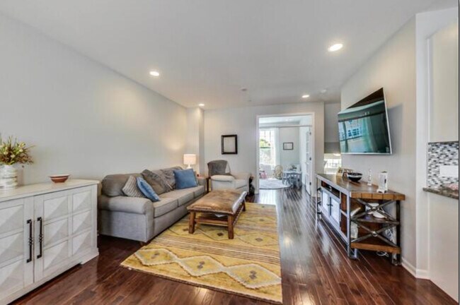 Foto del edificio - 833 Lexington Cir E