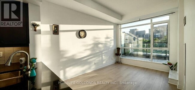 Photo du bâtiment - 8130 Birchmount Rd