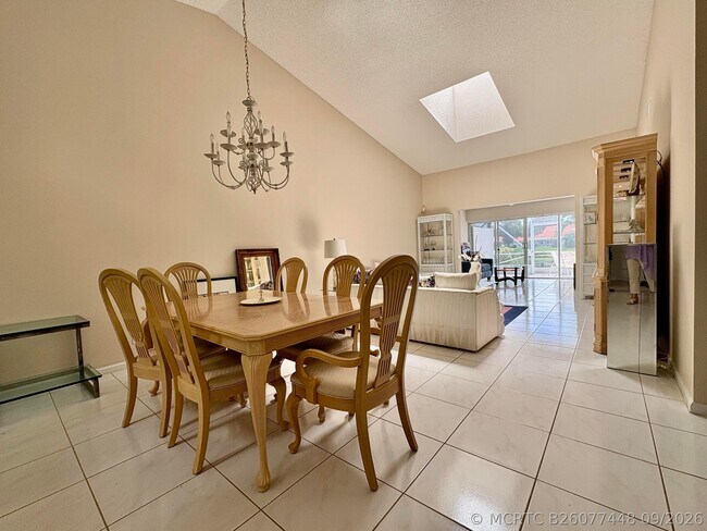 Building Photo - 7702 Majestic Palm Dr