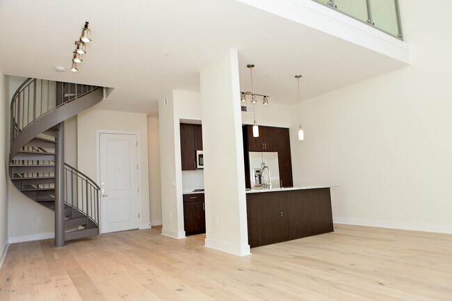 Foto del edificio - 7100 E Lincoln Dr