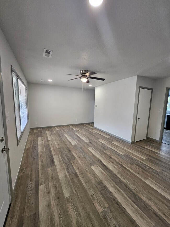 Foto del edificio - Great area and close to Rangeline!