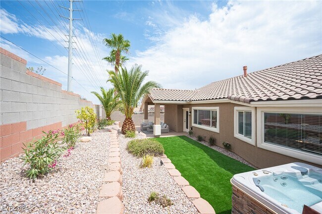 Foto del edificio - 10776 Windrose Point Ave