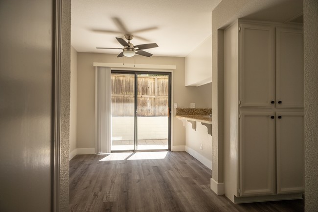 Building Photo - Cedar Court Townhomes
