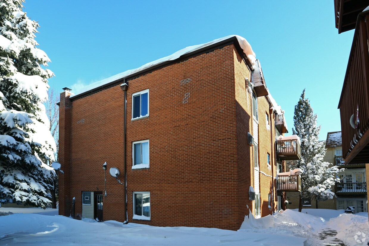 Building Photo - 636 Piper Ln