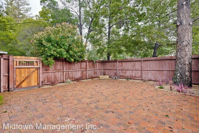 Foto del edificio - 2 br, 2 bath House - 832 Los Robles Ave
