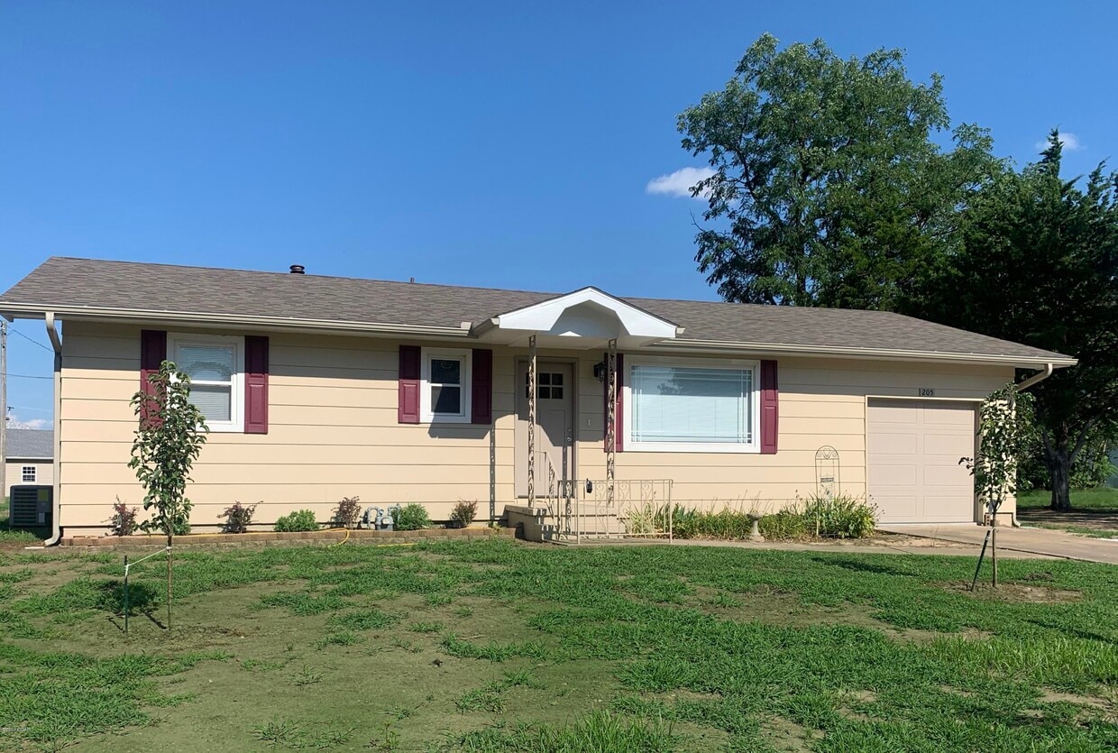 205 Grimes St, Carl Junction, MO 64834 Condo for Rent in Carl