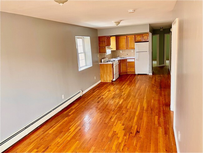 Foto del edificio - 713 E 219th St