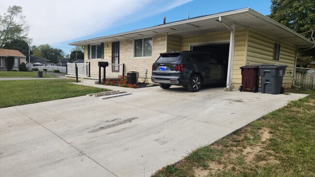 Foto del edificio - 1323 Essex Dr
