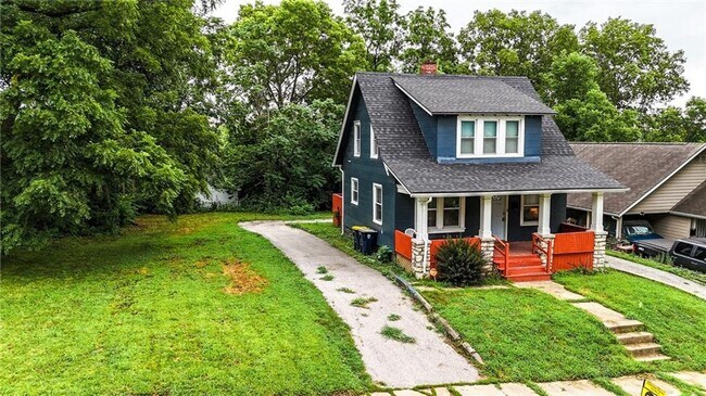 Foto del edificio - Great 2 bedroom 2 FULL bathrooms remodeled...