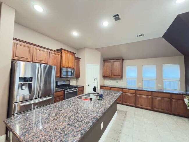 Foto del edificio - 521 Eastbrook Dr