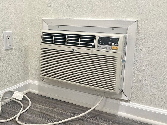 Building Photo - Spacious Studio - Gated Community - A/C + Laundry Inside!