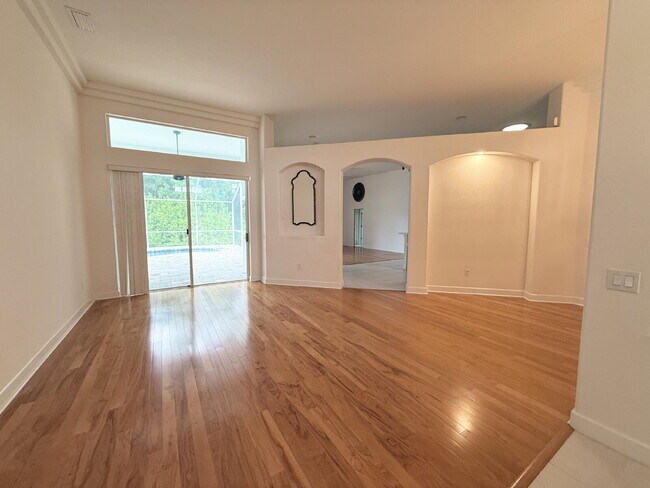 Building Photo - 3-Bed, 3-Bath Gem on Wedgemere Drive, Trin...