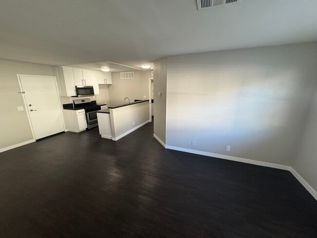 Building Photo - 1400 Edgemont