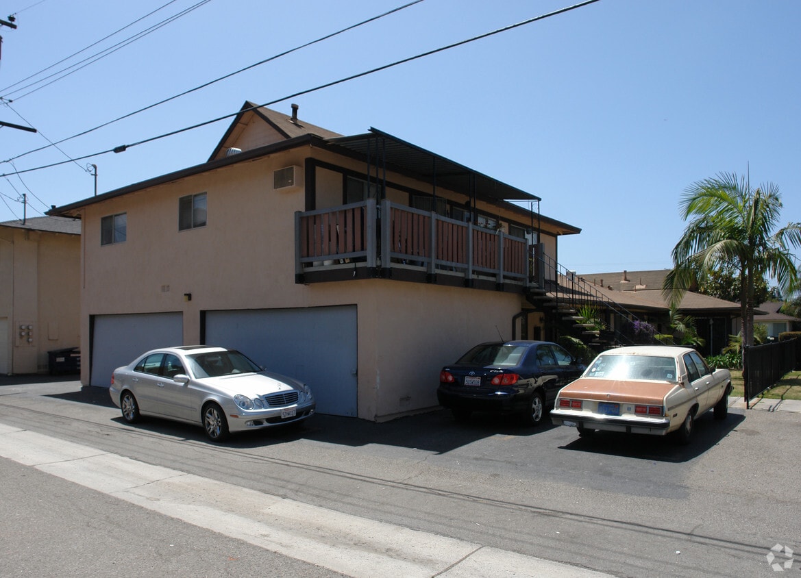Building Photo - 7631 Amazon Dr