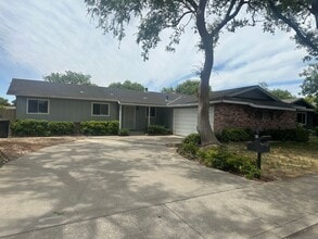 Building Photo - 1229 Eastridge Dr
