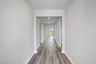 Building Photo - 44300 Saddlewood Ct