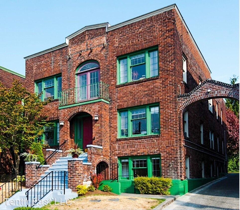 Primary Photo - 722 10th Ave E