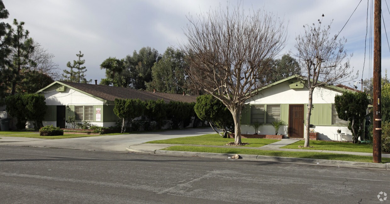Foto del edificio - 5881-5891 Fulleerton Ave