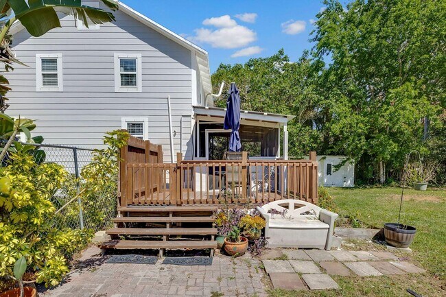 Foto del edificio - 1425 E Crisafulli Rd