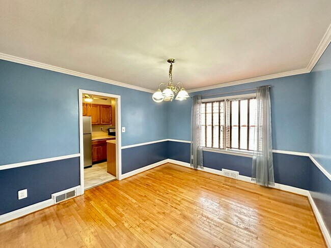 Foto del edificio - Charming 3 Bedroom/1.5 Bathroom Townhome with In-Unit Laundry in Towson, MD!