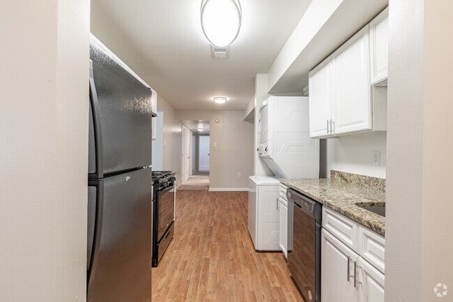 3BR, 1BA - Aubrey Apartments
