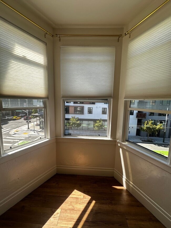 Building Photo - 205 9th St