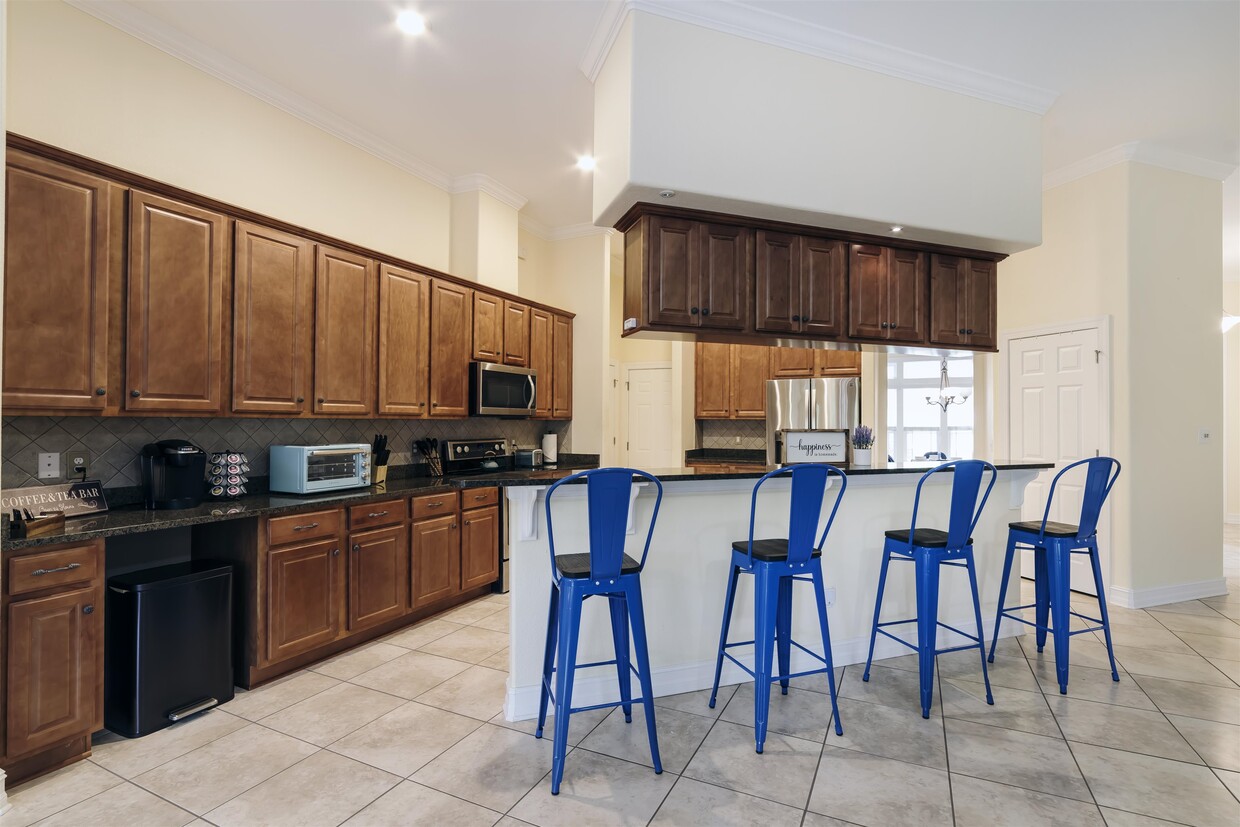 Primary Photo - 5616 Burnside Cir