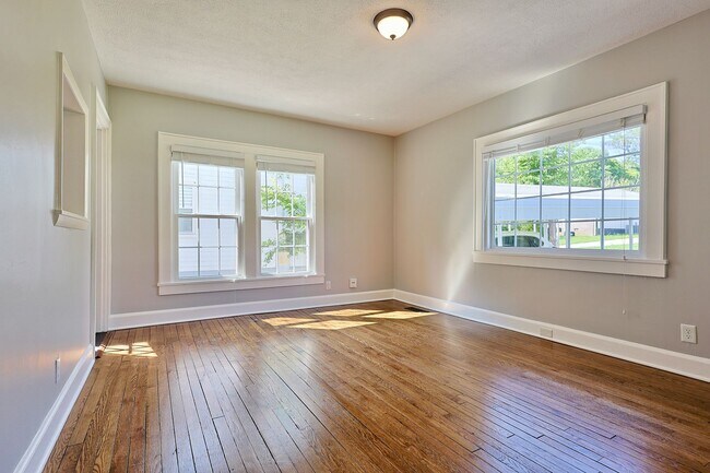 Building Photo - Coming Soon South Knoxville Cottage!!!