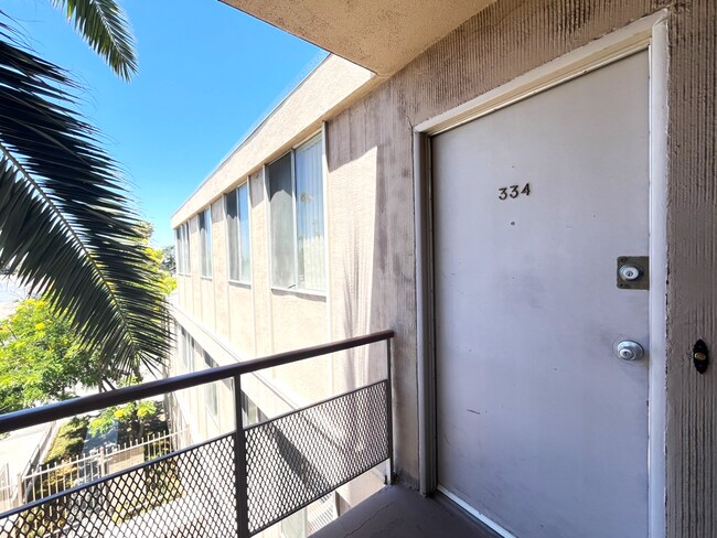 Foto del edificio - RIVERSIDE PENTHOUSE with Views! Available ...
