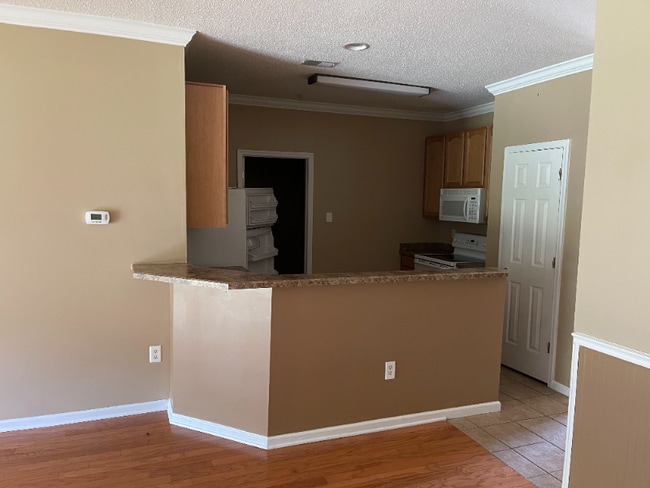 Building Photo - 5840 Longwood Dr