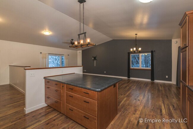 Foto del edificio - 4 BD Single Family Home in North Pole