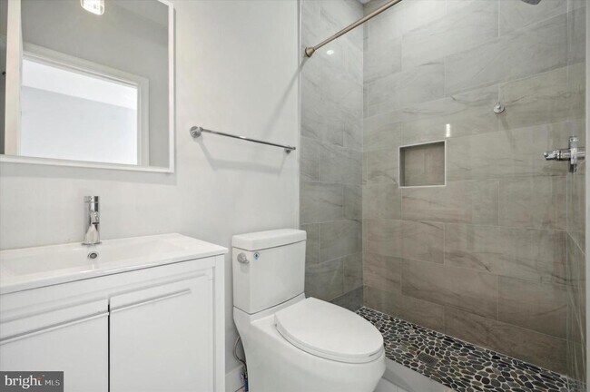Building Photo - 647 N 33rd St