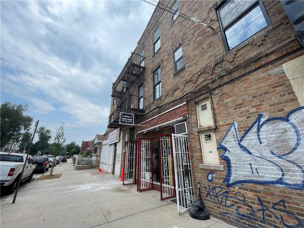Primary Photo - 886 Troy Ave