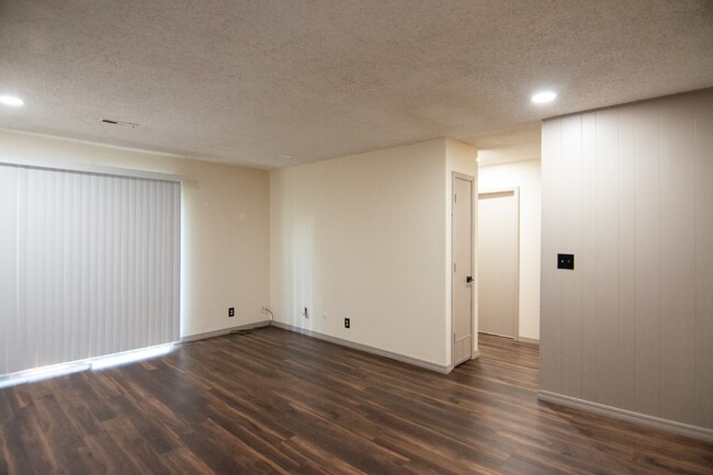 Building Photo - "Charming 2-Bedroom Duplex at 502 N. Cline...
