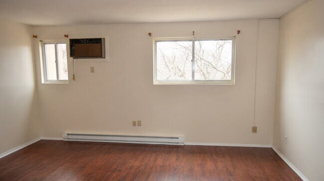 Foto del edificio - 552 Shennecossett Rd