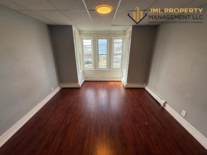 Building Photo - 834 Eastern Ave