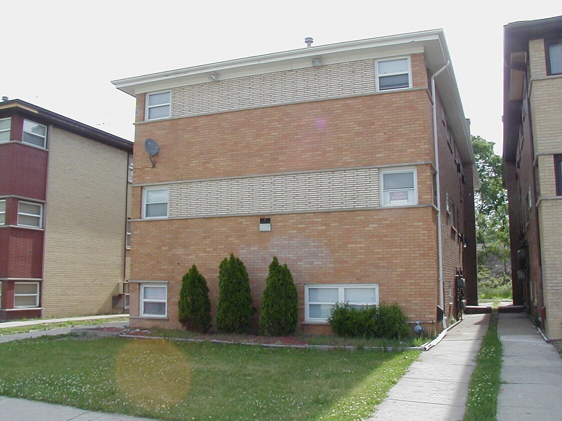 Foto principal - 14931 Washington Ave