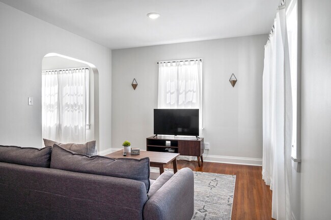 Foto del edificio - 1223 E Oakland Ave