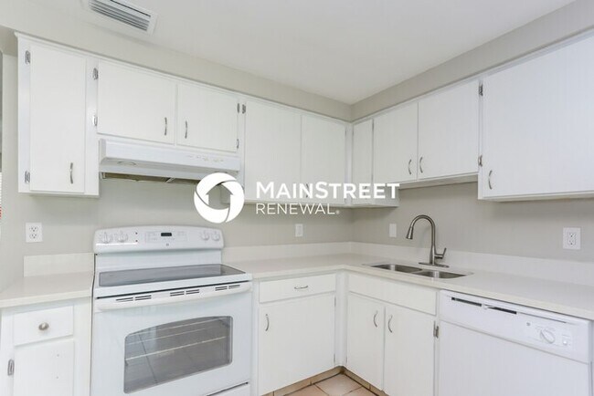 Building Photo - 3 Bedroom Pet-Friendly Home in VALRICO, FL with Main Street Renewal