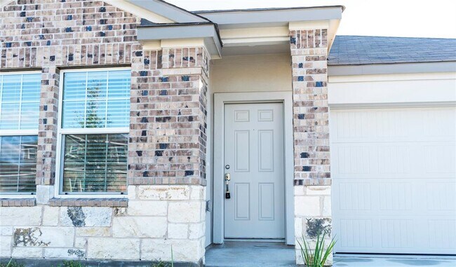 Building Photo - 603 Waterway Ave