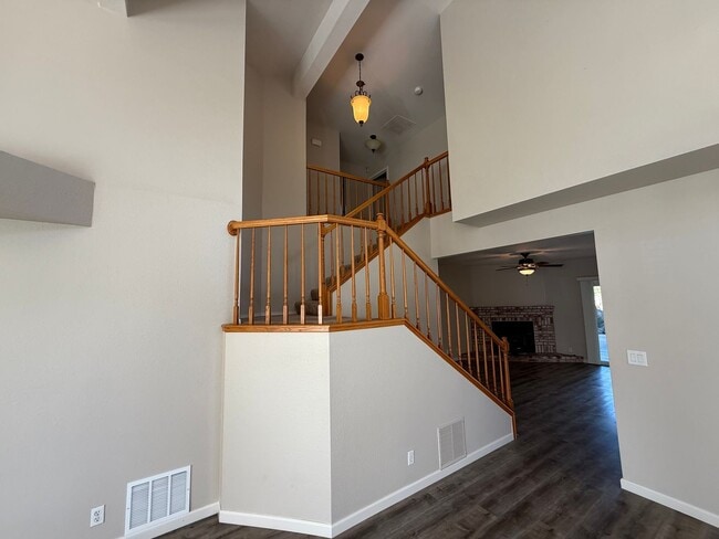 Building Photo - 4-bedroom plus a loft on a court in Escalon!