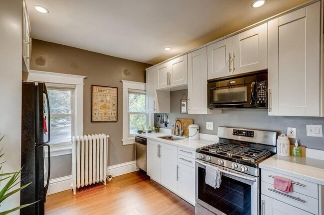 Building Photo - 3405 Minnehaha Ave