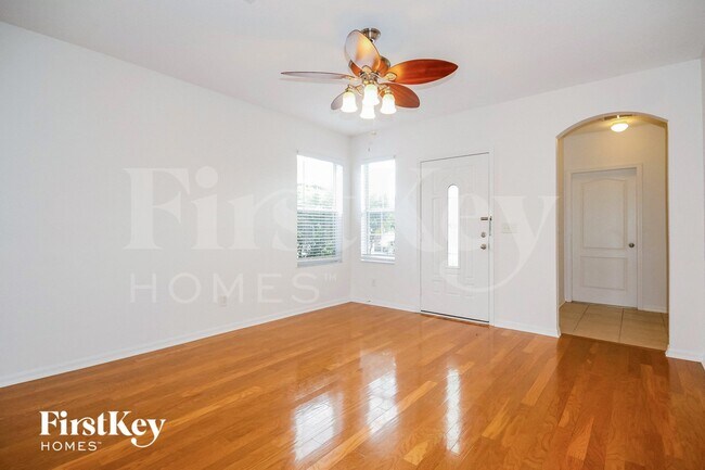 Foto del edificio - 8152 Canterbury Lake Blvd