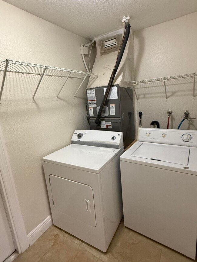 Building Photo - 7302 NW 57th Ct