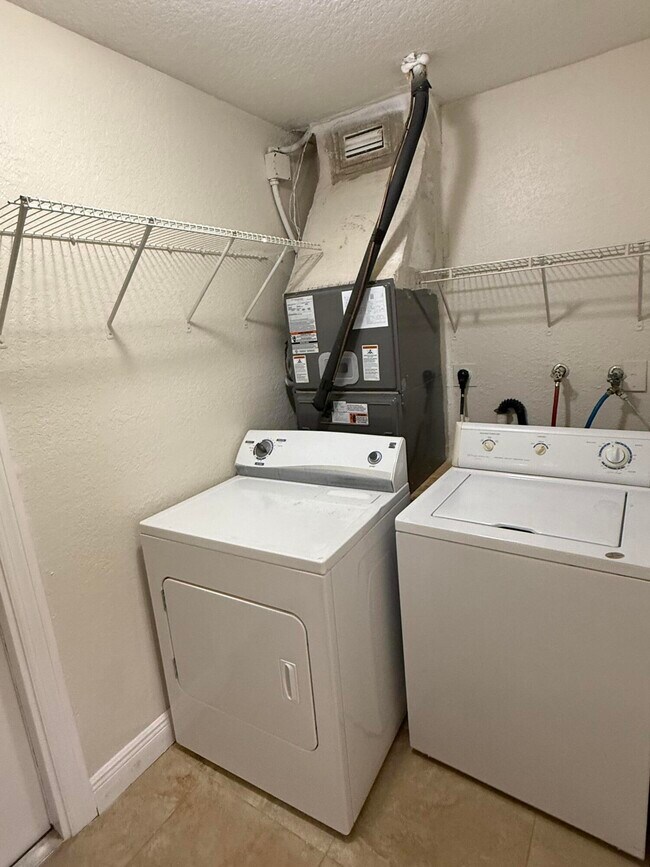 Foto del edificio - 7302 NW 57th Ct