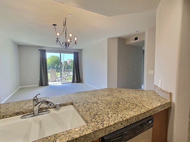 Foto del edificio - Spectacular Views of Silicon Valley from This Beautiful Communications Hill Condo
